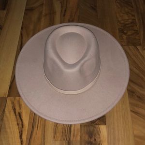 BEIGE FLAT-BRIM HAT